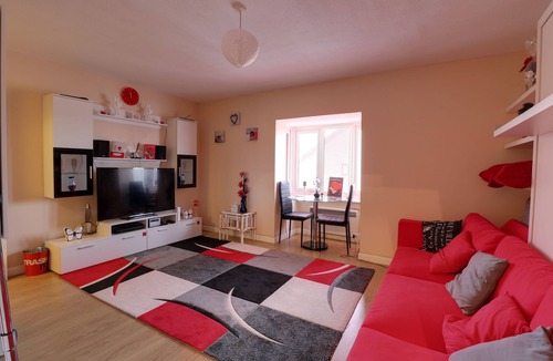 London Borough of Ealing Apartment | Luxury Studio Apartment ideal long/short stay. Perfect access to WEMBLEY ARENA