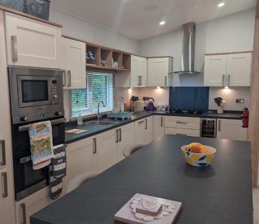 Milford on Sea Resort | LUXURY STUNNING SENSATION LODGE ON 5 STAR SHOREFIELD COUNTRY PARK New Forest ENTERTAINMENT AND LEISURE PASSES INCLUDED