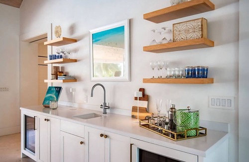 Winding Bay Villa | Luxury tropical villa located next to the beach