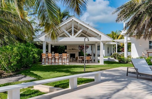 Winding Bay Villa | Luxury tropical villa located next to the beach