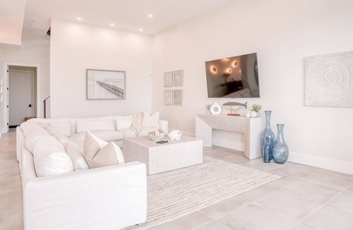 Rokers Point Villa | Luxury Villa! Includes Full Concierge! 4-Bedroom Option