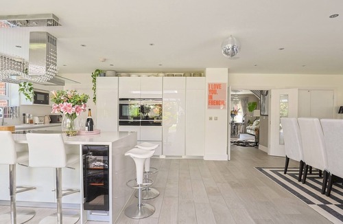 Winkfield House | Luxury Villa with Hot Tub - Royal Ascot, Legoland - Pass the Keys
