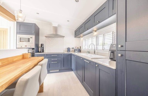 Windsor House | Luxury Windsor Marina Lodge| Hot Tub By Tempstay