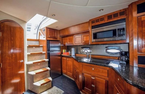 Paradise Island Boat Rental | Luxury Yacht Steps from Atlantis & Restaurants!