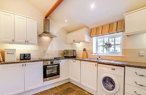 Potter Brompton Cottage | Manor House Farm - UK49536
