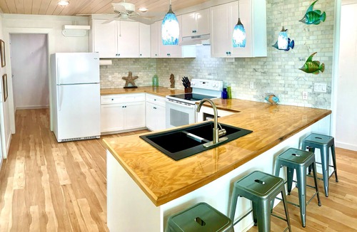 George Town House | Magical Ocean Views /Great Location /Awesome Trip Guide /Adventure Tours.
