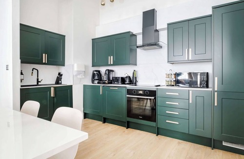 Marylebone Apartment | Majestic Apartment in the ♥️ of Marylebone ❄️ Air Con. 🌿 Garden | Sleeps 8