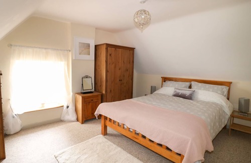 Twywell Cottage | MANOR FARM HOUSE COTTAGE, family friendly in Thrapston