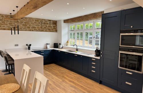 Thorpe House | Manor View - Luxury Cottage Near Silverstone & Bicester