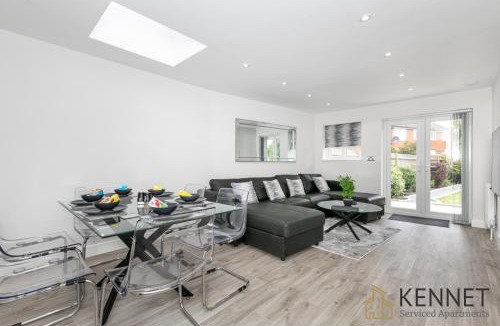Reading Apartment | Maple Lodge