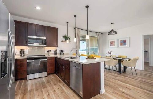 Makaha Valley House | Marbella Lane - 7BR home w Mountain Ocean Views