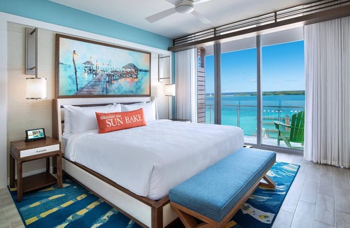 Downtown Nassau Hotel | Margaritaville Waterpark Jacuzzi One Bedroom King Suite