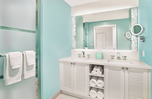 Downtown Nassau Hotel | Margaritaville Waterpark Jacuzzi One Bedroom King Suite