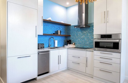 Downtown Nassau Hotel | Margaritaville Waterpark Jacuzzi One Bedroom King Suite