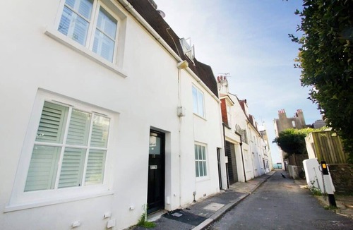 Kemptown House | Marine Gardens |Terrace|by Brighton Holiday Lets