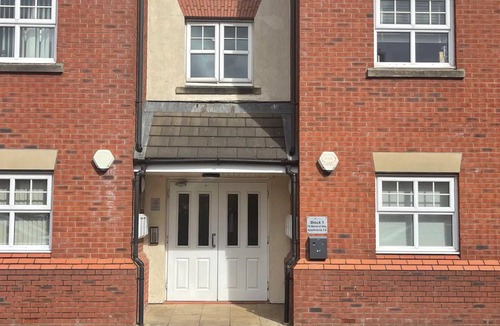 Trafford Apartment | Marine Viewing 2 Bedrooms 2 Bathroom apartment. Free parking!
