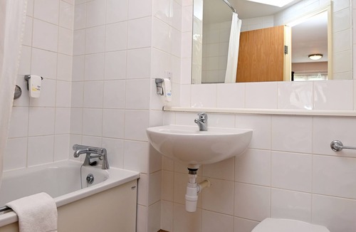 Stratford-upon-Avon Hotel | Meadow Farm, Redditch by Marstons Inns