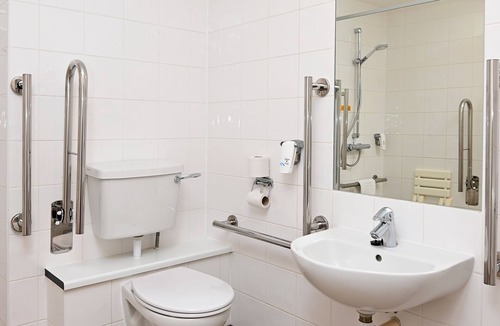 Stratford-upon-Avon Hotel | Meadow Farm, Redditch by Marstons Inns