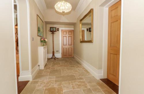 Whitchurch House | Meadow Manor And Spa