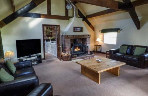 Ipstones House | Meadow Place