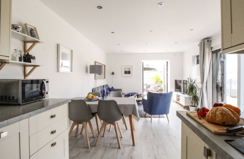 Bere Regis Cottage | MEADOW VIEW BARN, family friendly, with a garden in Bere Regis