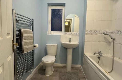 Bedford House | Meadow View- Long stay and short term stay