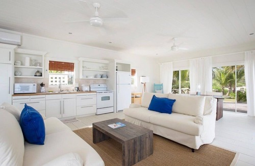 Governor's Harbour Cottage | Med Point 1 Bedroom Home