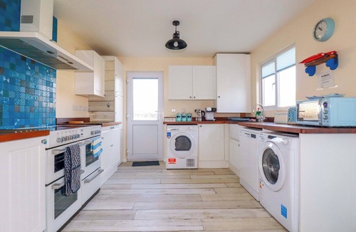 Tintagel House | MERLIN'S RETREAT, pet friendly, with a garden in Tintagel