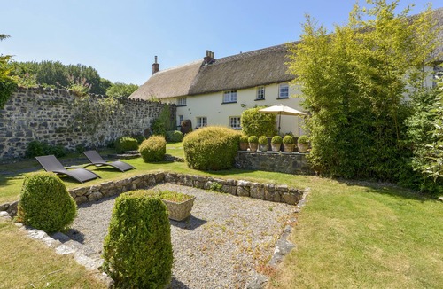 Drewsteignton Cottage | MICHAELMAS COTTAGE, pet friendly, with a garden in Drewsteignton