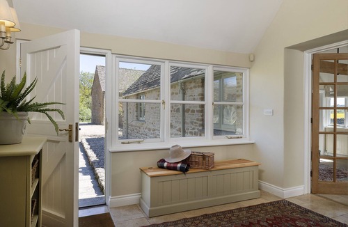 Bourton Cottage | Middle Farm - a barn conversion that sleeps 10 guests in 5 bedrooms