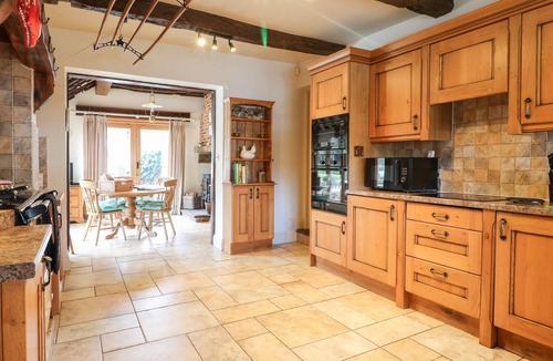 Hundall House | MILL FARM - THE FARMHOUSE, pet friendly, with hot tub in Repton