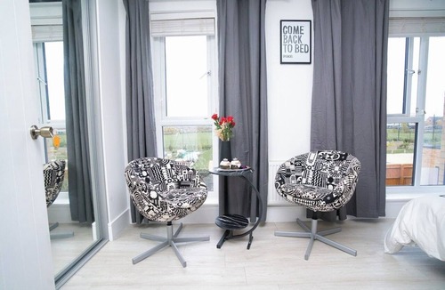 Newport Pagnell House | Milton Keynes 6 large beds Contractor Free Parking