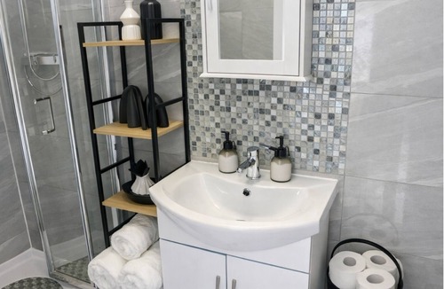 Newport Pagnell Apartment | Mini Cosy Studio Flat Milton Keynes