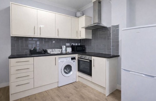 Shepherd's Bush Apartment | Modern 1BR Apartment in Shepherd’s Bush W12