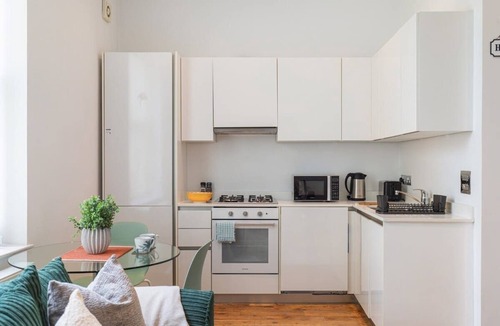 South Hampstead Apartment | Modern 1BR w/AC - SouthHampstead