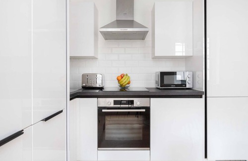Fitzrovia Apartment | Modern 1BR with Balcony by Soho