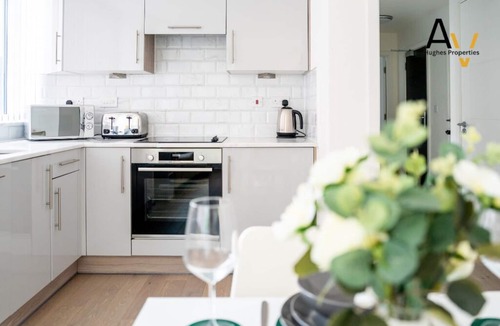 Central Milton Keynes Apartment | Modern 2-Bed Apartment: Your City Center Getaway