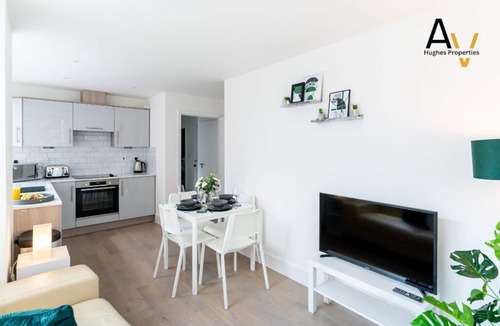 Central Milton Keynes Apartment | Modern 2-Bed Apartment: Your City Center Getaway