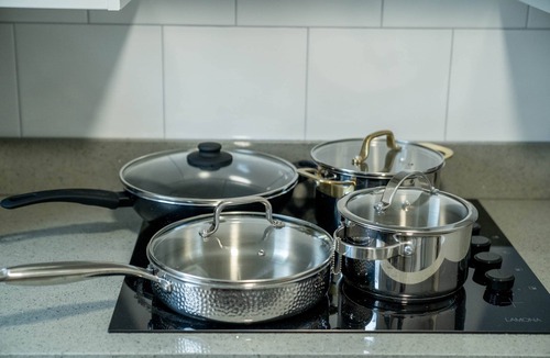 Havering Apartment | Modern 2 Bed Ensuite Sleeps 5 WIFI Ilford