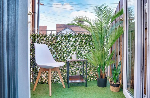 Birkenhead Apartment | Modern 2 bedroom flat near Liverpool City Centre