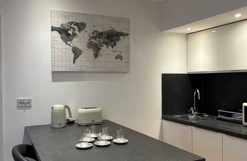 Park Royal Apartment | Modern 2-Bedroom Flat Near Wembley - 9 Minutes from Park Royal Station