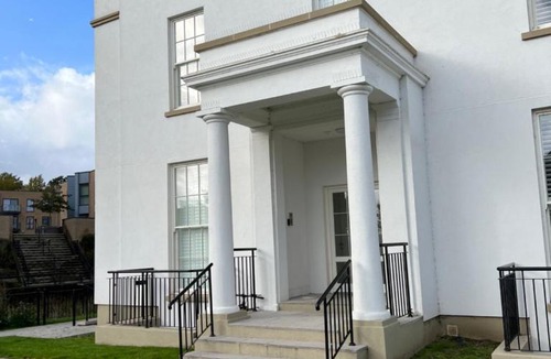Hemel Hempstead Apartment | Modern 2BR 2BA with Free Parking - Sleeps 6