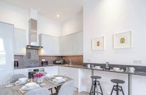 Portsmouth Apartment | Modern 3-Bed Apartment Near Southsea Beach