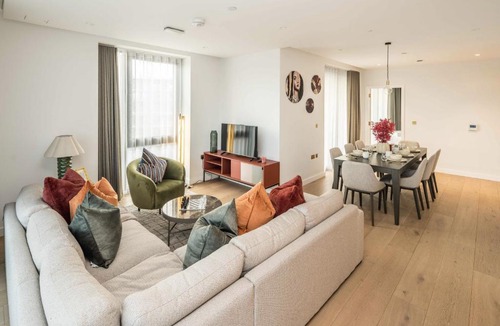 St. Pancras and Somers Town Apartment | Modern 3-Bedroom Apartment near Kings Cross & Coal Drops