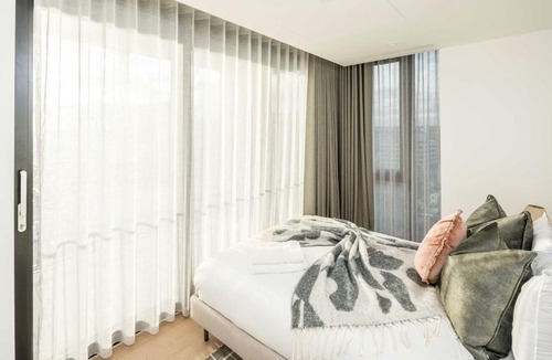 St. Pancras and Somers Town Apartment | Modern 3-Bedroom Apartment near Kings Cross & Coal Drops