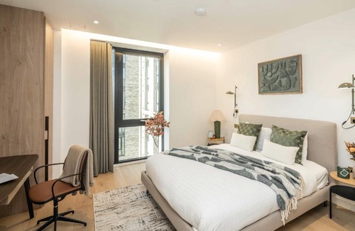 St. Pancras and Somers Town Apartment | Modern 3-Bedroom Apartment near Kings Cross & Coal Drops