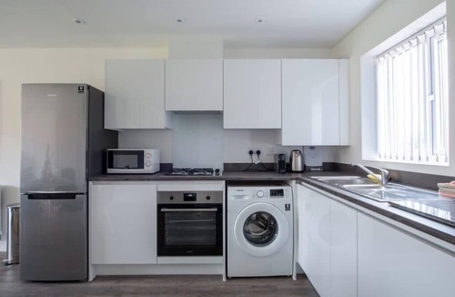 Derby House | Modern 3 Bedroom City Centre Home with Garden