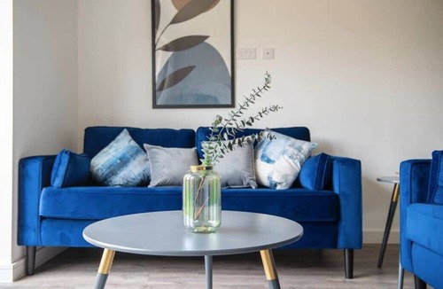 Derby House | Modern 3 Bedroom City Centre Home with Garden