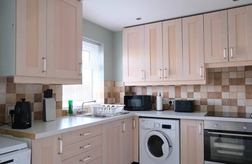 Luton House | Modern 3BR Family Home w/Garden | Luton
