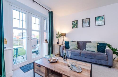 Crewe House | Modern 4-Bed Townhouse in Crewe by 53 Degrees Property, Ideal for Contractors & Business, FREE Parking - Sleeps 8